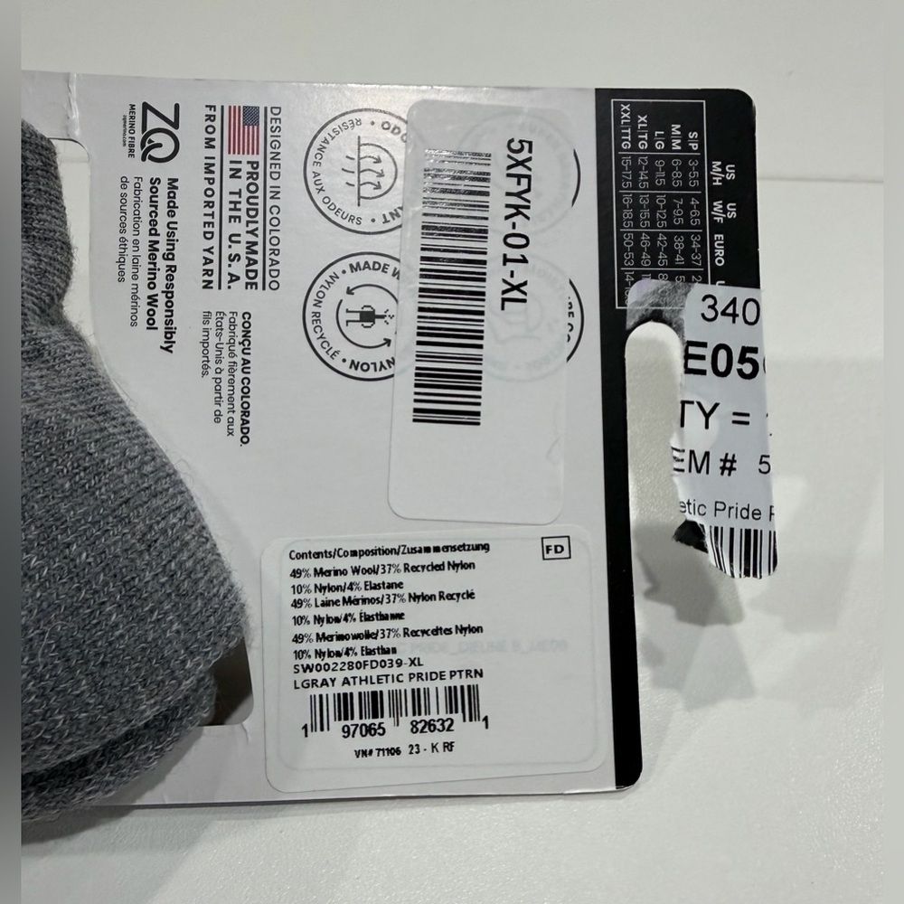 SmartWool Women's XL Athletic Pride Pattern Socks Crew Light Grey NWT Rainbow - Picture 6 of 7